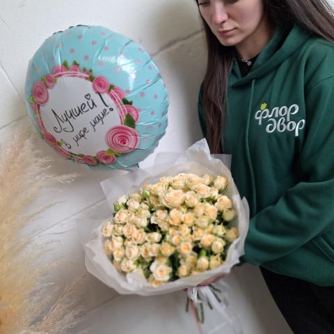 Букет кустовых желтых роз 15шт + фольгированный шар "Маме"