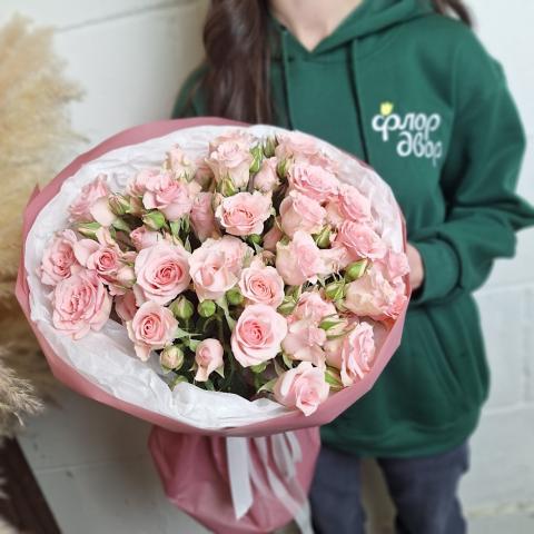 Букет кустовых розовых роз 15шт NEW